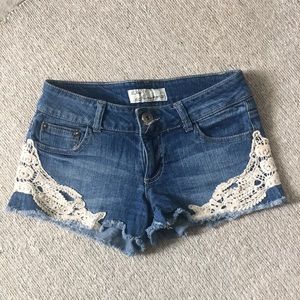 Jean shorts with embroidery
